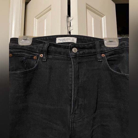 Abercrombie & Fitch Curve Love 90s Ultra High Rise Relaxed Jeans - Picture 4 of 6